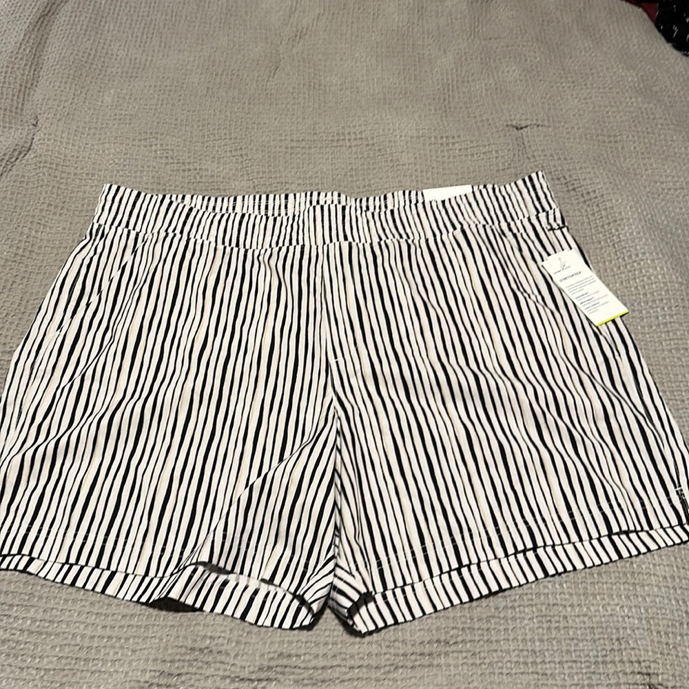 Old Navy Active Shorts size XL Go Dry Stretch Tech NWT